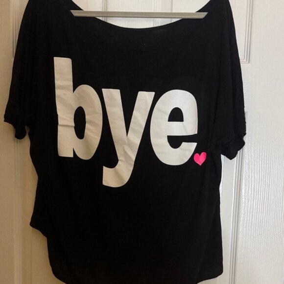 Aran's Den Black Tee with White 'hi' and Pink Heart HI-Low top - Picture 3 of 5